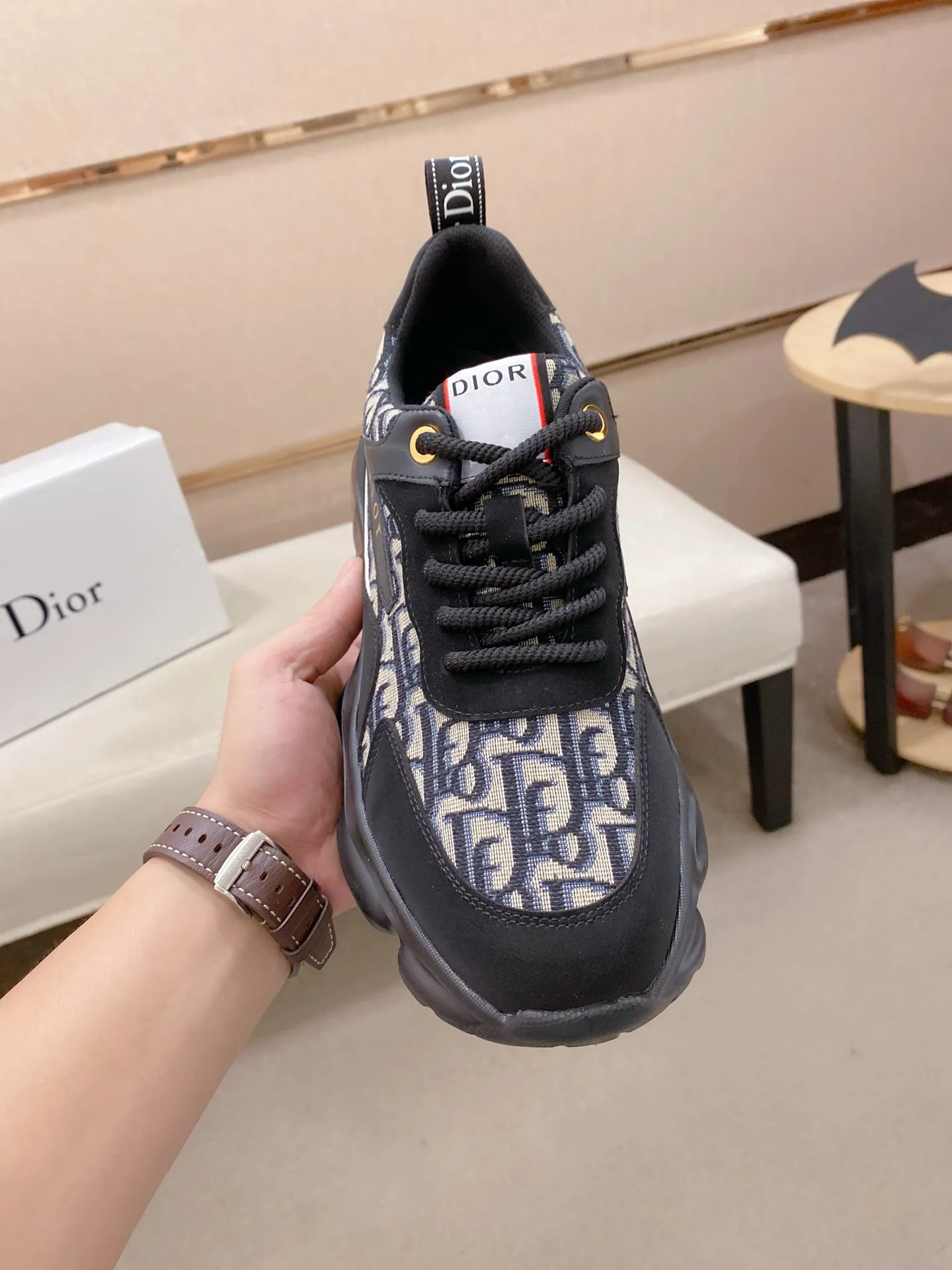 Men's shoes💰 462💰🇮🇹🇮🇹Dior d The new model is on sale at the same time at the counter. The upper 🇮🇹 is imported Italian first-layer cowhide, and the lining is fully imported sheepskin 💪💪. It is a complete 1⃣️ to 1⃣️ replica 🇮🇹💪💪, ⚠ Sole: The original sole is specially provided by the original factory. The exclusive movable molded sole is super comfortable. ⚠Original factory single goods, 🔍🔍high quality, you can enter and leave the counter at will, welcome to compare⚠. Code number:38-44